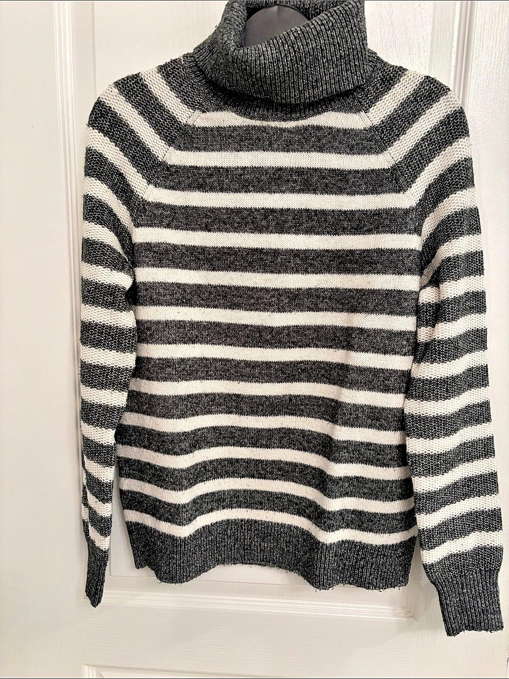 LOFT Striped Turtleneck Sweater in Gray & White Size Medium Like